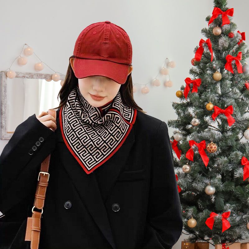 Un beau cadeau pour elle! Foulard triangle délicat
