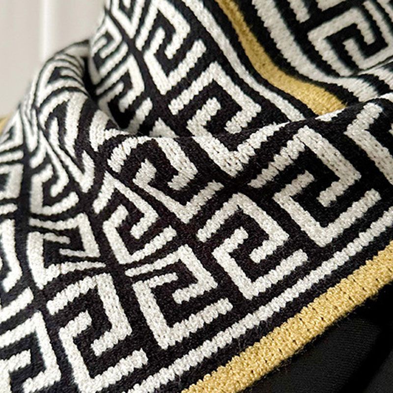 Un beau cadeau pour elle! Foulard triangle délicat