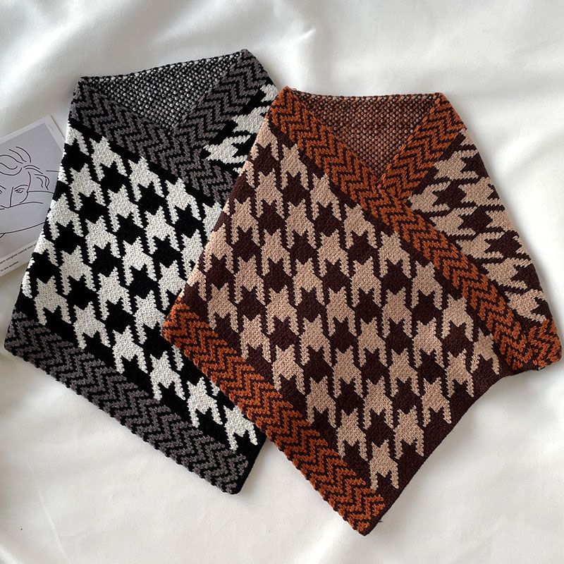 Un beau cadeau pour elle! Foulard triangle délicat