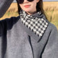 Un beau cadeau pour elle! Foulard triangle délicat