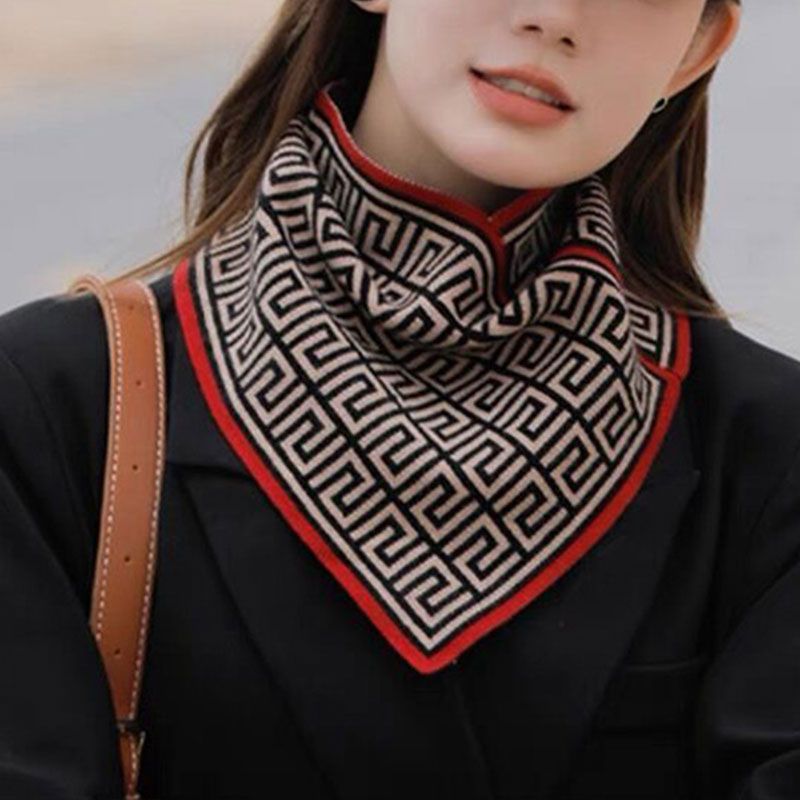 Un beau cadeau pour elle! Foulard triangle délicat