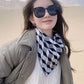 Un beau cadeau pour elle! Foulard triangle délicat