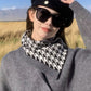 Un beau cadeau pour elle! Foulard triangle délicat