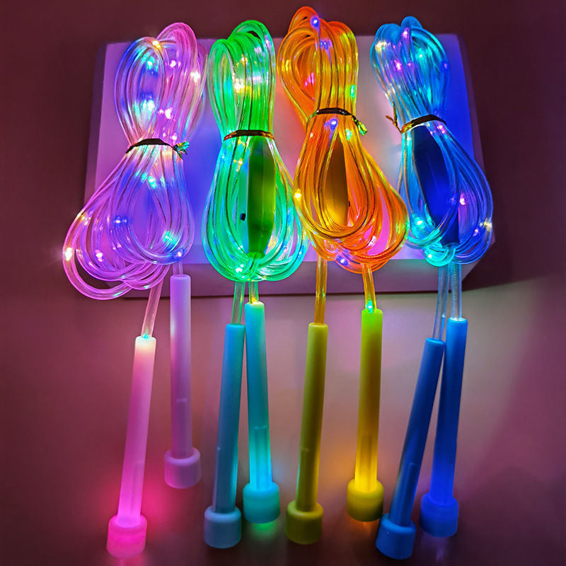 📢📢Achetez 2, obtenez 1 gratuit ! 🏅Corde à sauter lumineuse LED pour enfants – 3 modes d’éclairage, longueur réglable & poignées antidérapantes ! ⏰✨👧